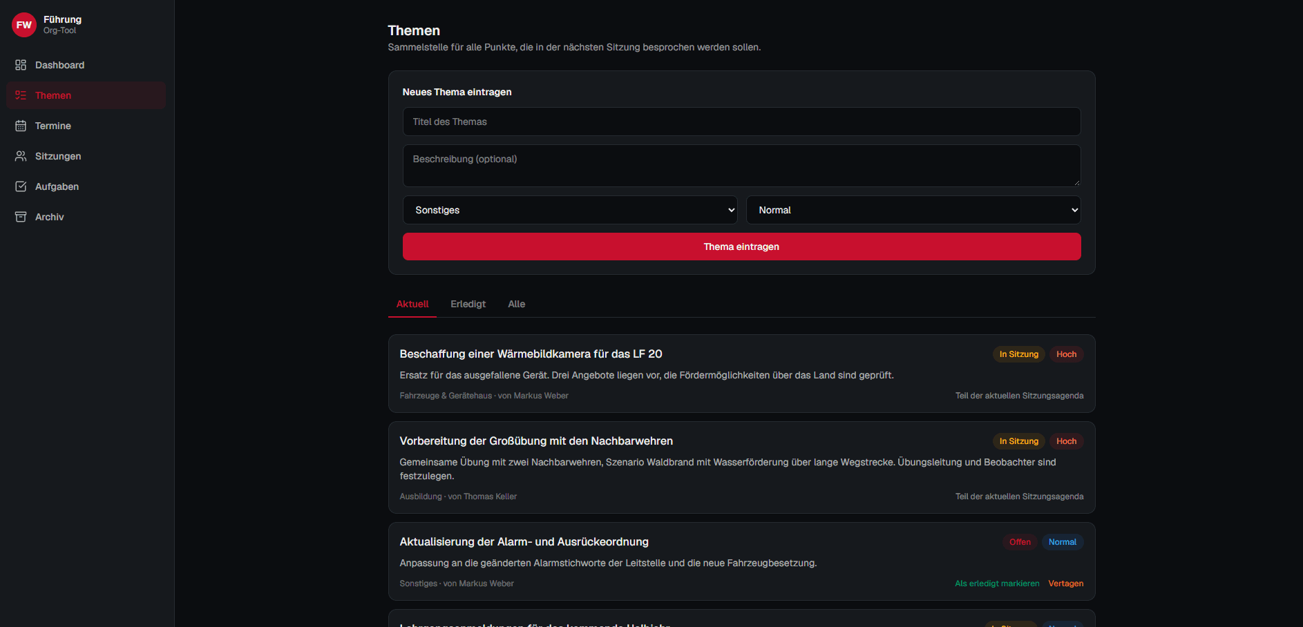 Themensammlung mit Eingabemaske für Titel, Beschreibung, Kategorie und Priorität, darunter die aktuellen Themen mit Status, Priorität, Kategorie und Urheber.